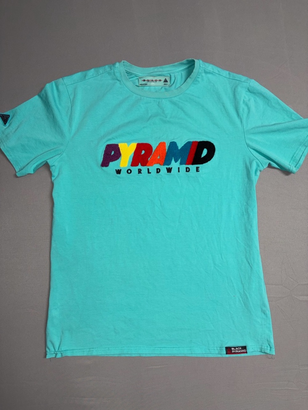 Black Pyramid Aqua 'PYRAMID Worldwide' Short Sleeve Tee
